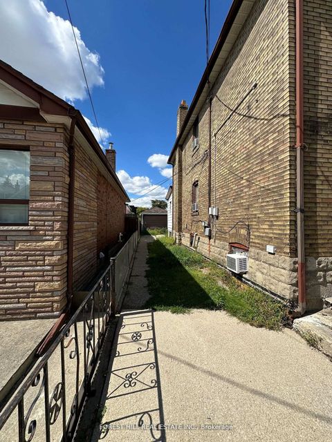 Photo 2 at 666 Jane Street, Smythe, Toronto