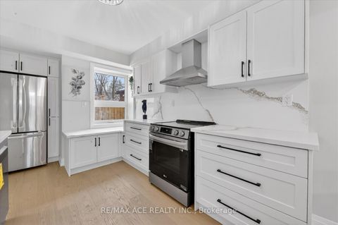 Photo 9 at 37 Secord Avenue, Crescent Town, Toronto