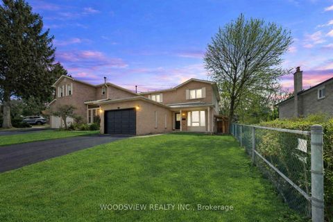 Photo 2 at 29 Misty Moor Drive, South Richvale, Richmond Hill