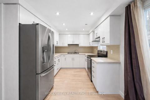 Photo 10 at 29 Misty Moor Drive, South Richvale, Richmond Hill