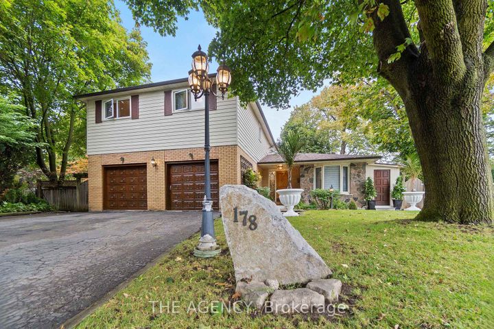 Photo 1 at 178 Millpond Court, Mill Pond, Richmond Hill