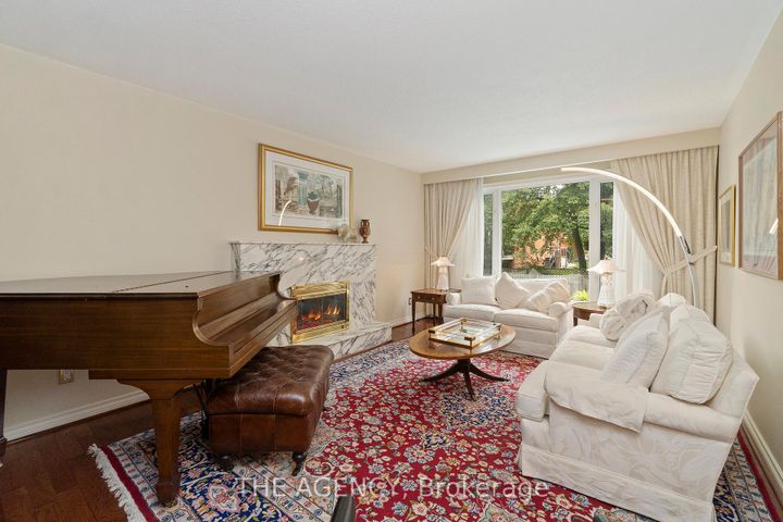 Photo 3 at 178 Millpond Court, Mill Pond, Richmond Hill