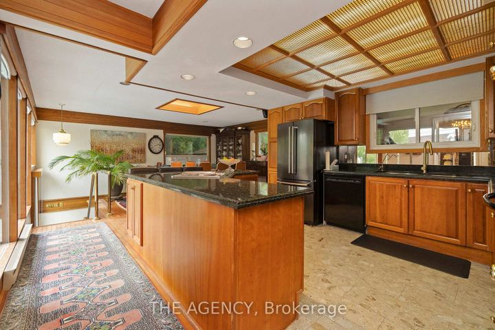 Photo 7 at 178 Millpond Court, Mill Pond, Richmond Hill