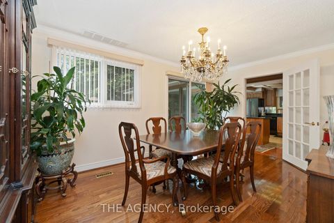 Photo 5 at 178 Millpond Court, Mill Pond, Richmond Hill