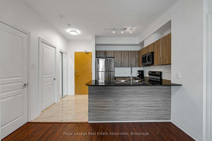 Photo 10 at 1106 - 3515 Kariya Drive, Fairview, Mississauga