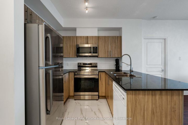 Photo 12 at 1106 - 3515 Kariya Drive, Fairview, Mississauga