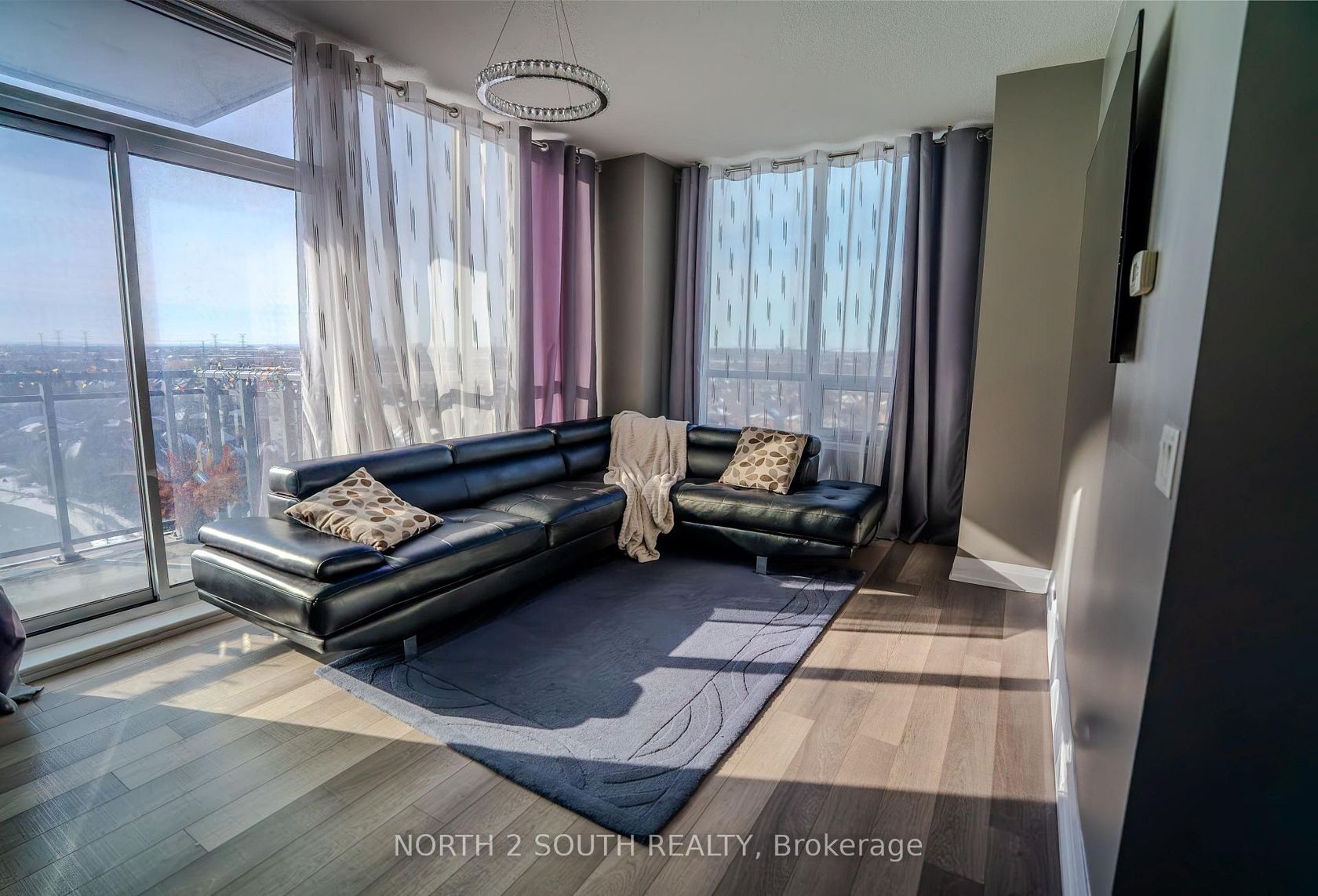 1012 - 85 North Park Road, Beverley Glen, Vaughan by Loree Meneguzzi Real Estate 1012 - 85 North Park Road, Beverley Glen, Vaughan