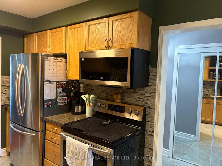 Photo 5 at 121 Tulip Drive, Fletcher's Creek South, Brampton