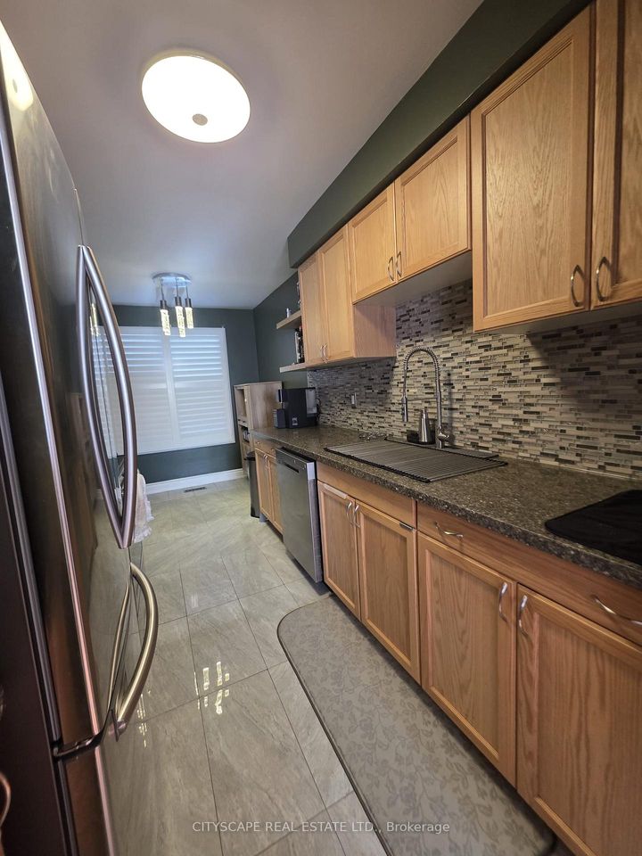 Photo 6 at 121 Tulip Drive, Fletcher's Creek South, Brampton