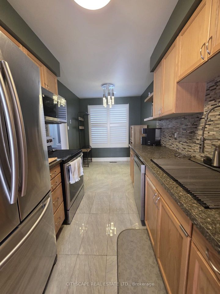 Photo 7 at 121 Tulip Drive, Fletcher's Creek South, Brampton