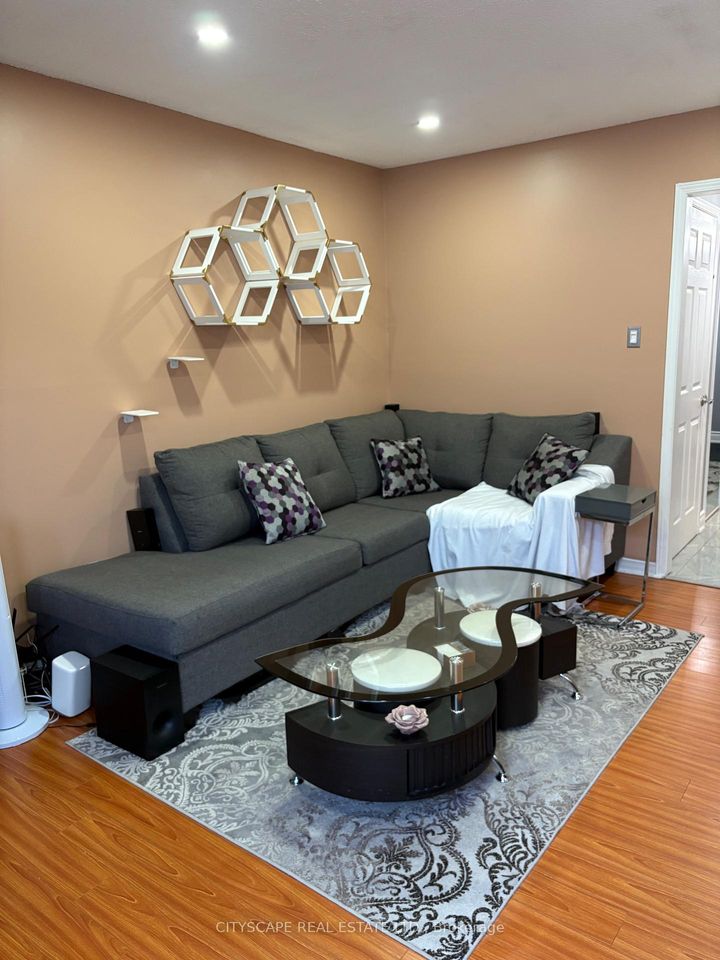 Photo 8 at 121 Tulip Drive, Fletcher's Creek South, Brampton