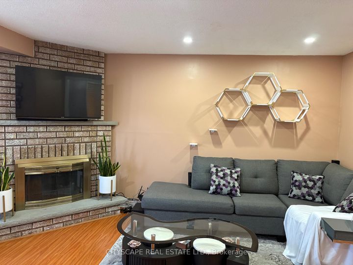 Photo 10 at 121 Tulip Drive, Fletcher's Creek South, Brampton