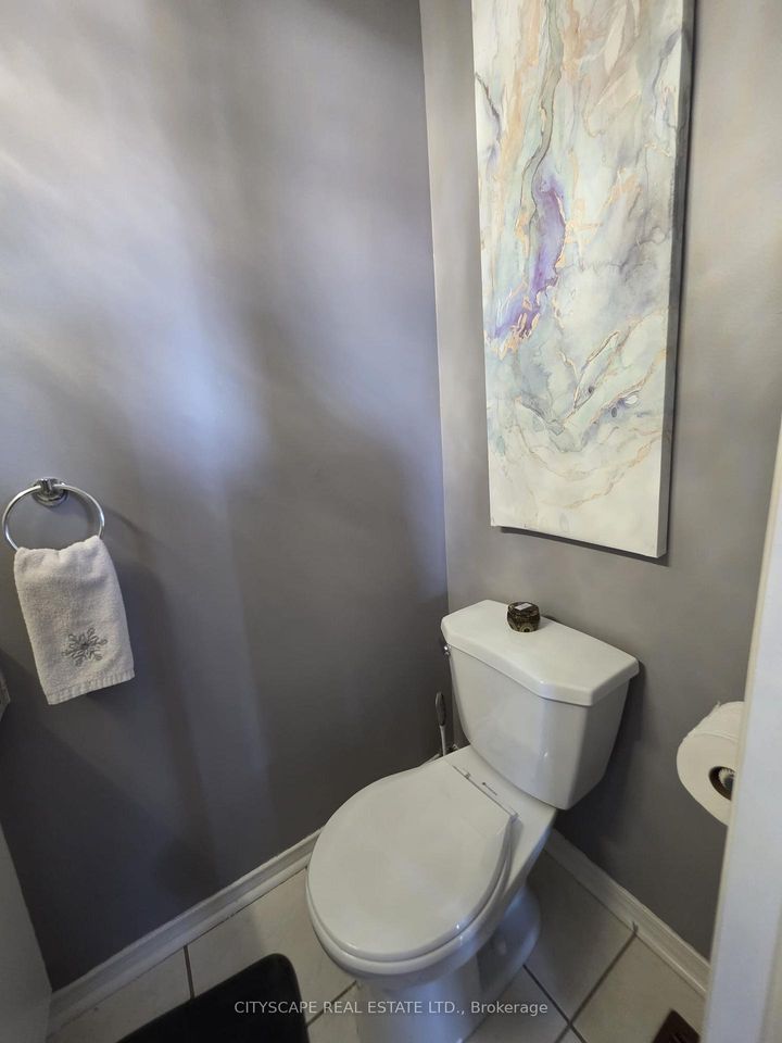 Photo 14 at 121 Tulip Drive, Fletcher's Creek South, Brampton