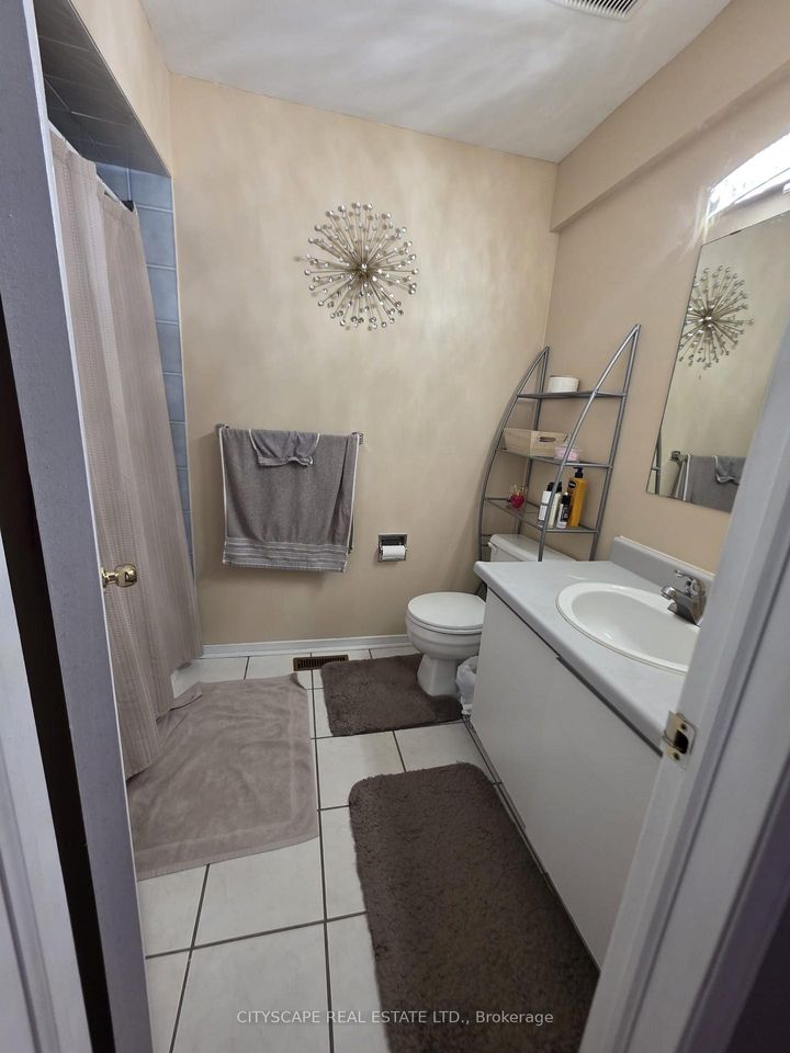 Photo 21 at 121 Tulip Drive, Fletcher's Creek South, Brampton