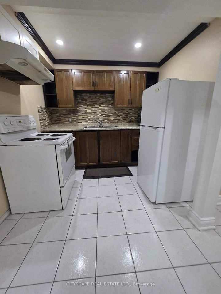 Photo 23 at 121 Tulip Drive, Fletcher's Creek South, Brampton