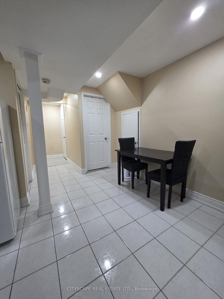 Photo 24 at 121 Tulip Drive, Fletcher's Creek South, Brampton