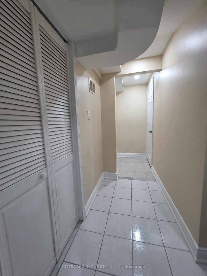 Photo 26 at 121 Tulip Drive, Fletcher's Creek South, Brampton