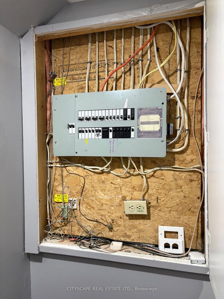 Photo 30 at 121 Tulip Drive, Fletcher's Creek South, Brampton