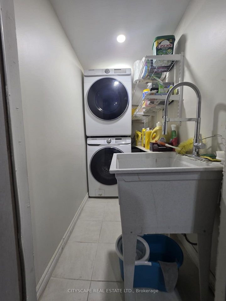 Photo 31 at 121 Tulip Drive, Fletcher's Creek South, Brampton