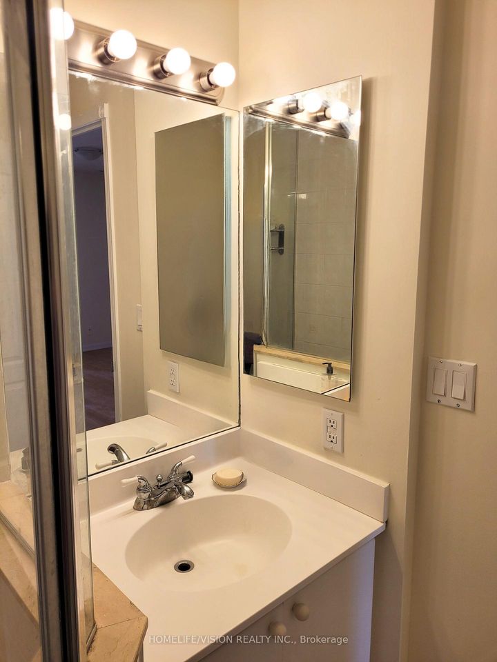 Photo 3 at 1229 - 28 Sommerset Way, Willowdale East, Toronto