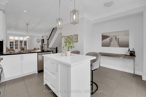 Photo 7 at 12 - 27 Powseland Crescent, West Woodbridge, Vaughan