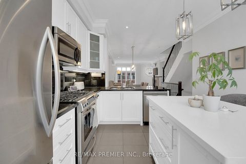 Photo 8 at 12 - 27 Powseland Crescent, West Woodbridge, Vaughan