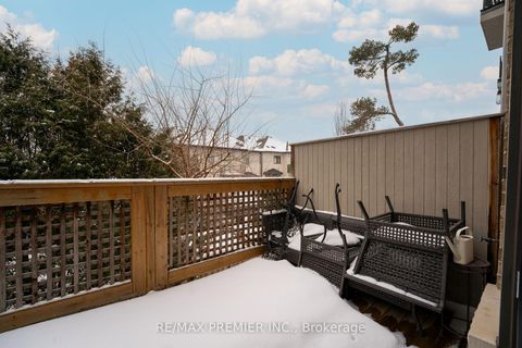 Photo 17 at 12 - 27 Powseland Crescent, West Woodbridge, Vaughan