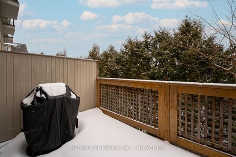 Photo 18 at 12 - 27 Powseland Crescent, West Woodbridge, Vaughan