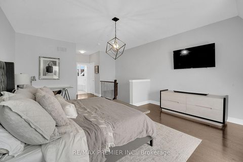 Photo 21 at 12 - 27 Powseland Crescent, West Woodbridge, Vaughan