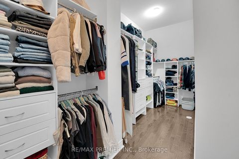 Photo 22 at 12 - 27 Powseland Crescent, West Woodbridge, Vaughan