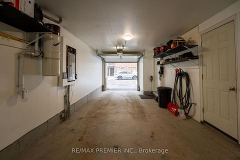 Photo 32 at 12 - 27 Powseland Crescent, West Woodbridge, Vaughan