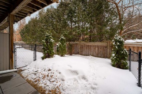 Photo 33 at 12 - 27 Powseland Crescent, West Woodbridge, Vaughan