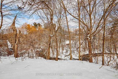 Photo 2 at 124 Forest Heights Boulevard, Windfields, Toronto