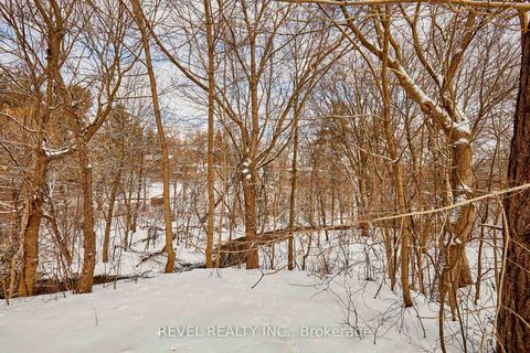 Photo 3 at 124 Forest Heights Boulevard, Windfields, Toronto