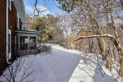 Photo 5 at 124 Forest Heights Boulevard, Windfields, Toronto