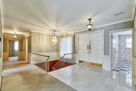 Photo 7 at 124 Forest Heights Boulevard, Windfields, Toronto