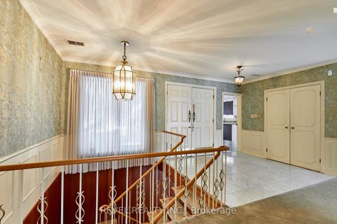 Photo 8 at 124 Forest Heights Boulevard, Windfields, Toronto