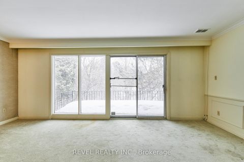 Photo 9 at 124 Forest Heights Boulevard, Windfields, Toronto