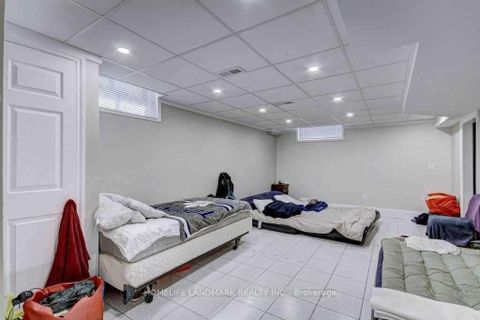 Photo 4 at 122 Verobeach Boulevard, Humbermede, Toronto