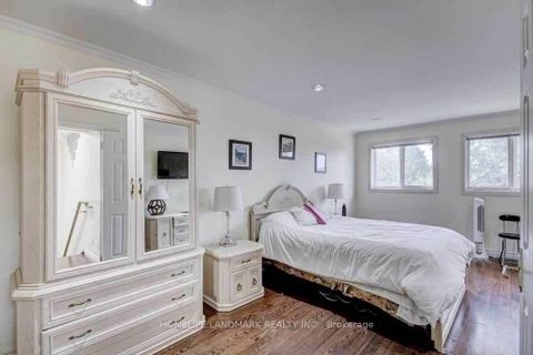 Photo 10 at 122 Verobeach Boulevard, Humbermede, Toronto