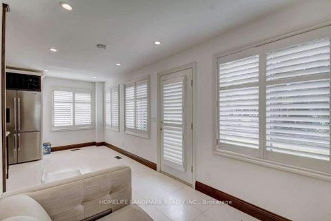 Photo 12 at 122 Verobeach Boulevard, Humbermede, Toronto