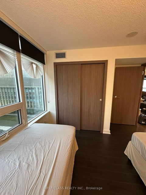 Photo 2 at 1111 - 19 Bathurst Street, Waterfront Communities C1, Toronto