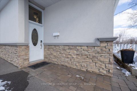 Photo 3 at 130 Rangoon Road, West Deane, Toronto