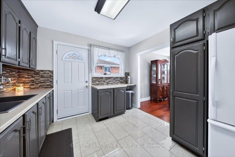 Photo 12 at 130 Rangoon Road, West Deane, Toronto