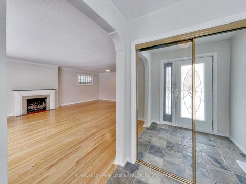 Photo 3 at 9 Beaverbrook Avenue, Rosethorn, Toronto