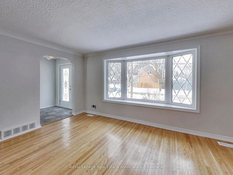 Photo 4 at 9 Beaverbrook Avenue, Rosethorn, Toronto