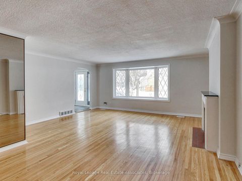 Photo 6 at 9 Beaverbrook Avenue, Rosethorn, Toronto