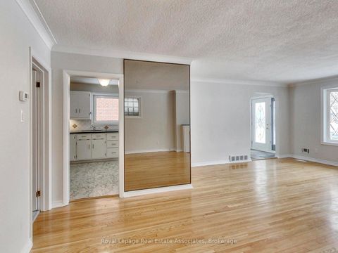 Photo 9 at 9 Beaverbrook Avenue, Rosethorn, Toronto