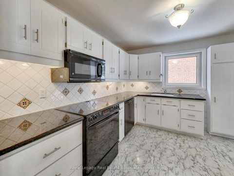 Photo 11 at 9 Beaverbrook Avenue, Rosethorn, Toronto