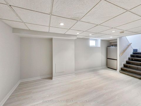 Photo 28 at 9 Beaverbrook Avenue, Rosethorn, Toronto